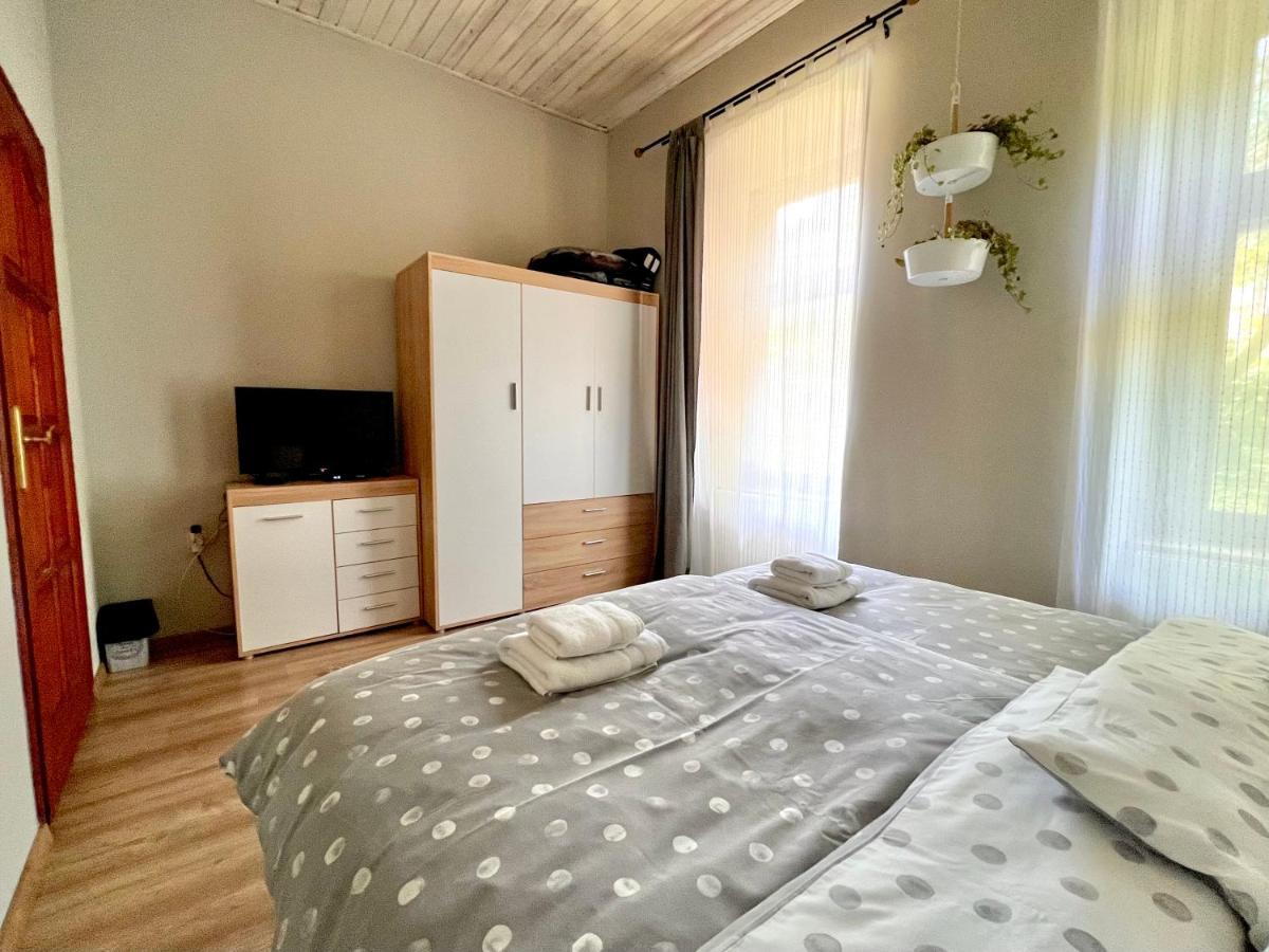 Апартаменты Kohaz Apartman Веспрем Экстерьер фото