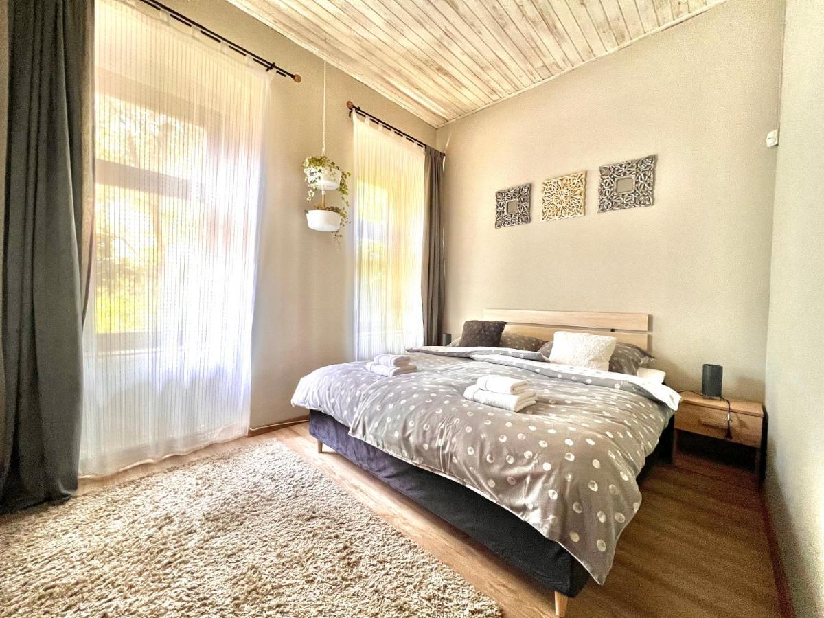 Апартаменты Kohaz Apartman Веспрем Экстерьер фото